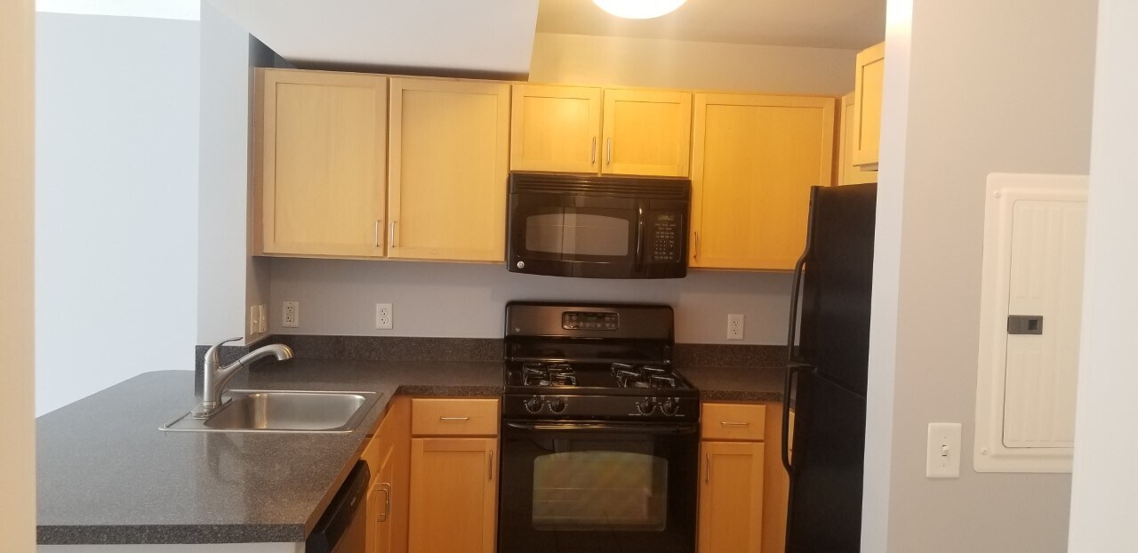 Kitchen - 800 4th St SW