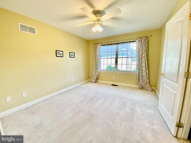 Building Photo - 513 Doral Cir