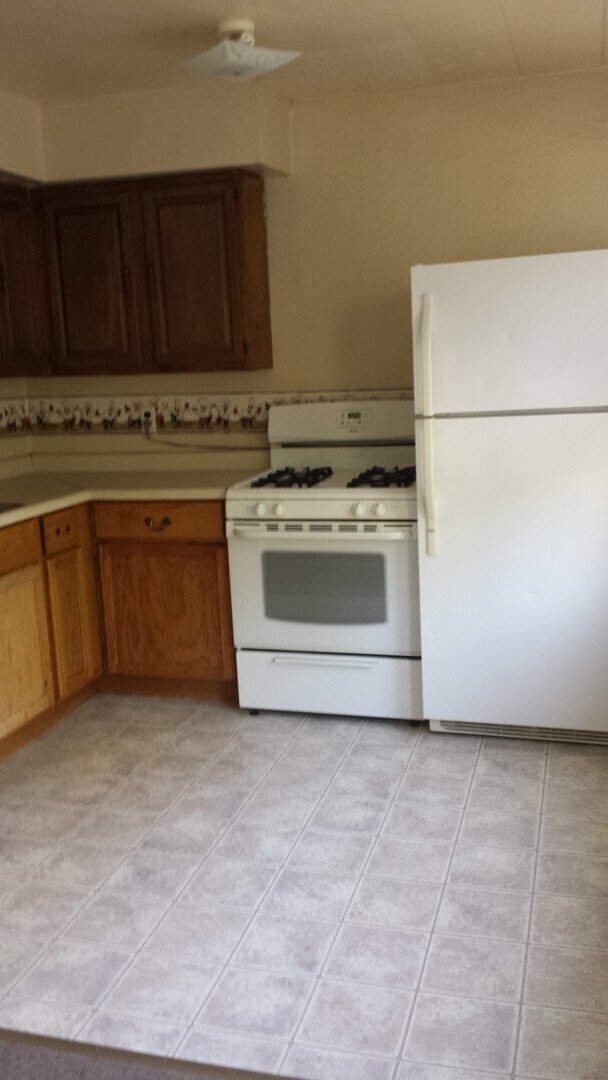 Building Photo - -1214