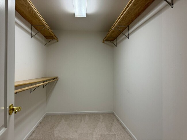 Building Photo - Elkhorn Home For Rent In Quiet Neighborhood