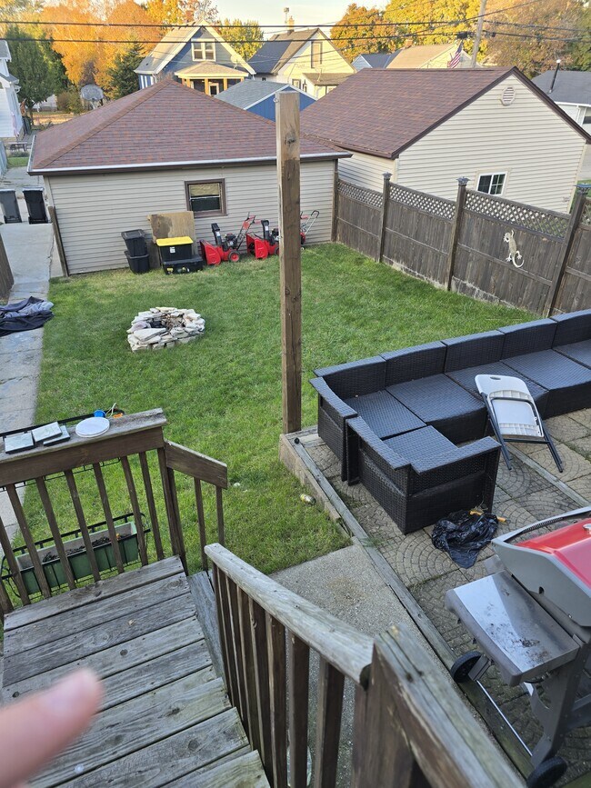 Building Photo - 3634 E Bottsford Ave