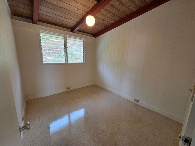 Building Photo - Momilani: 3 bedroom 1.5 bath duplex house w/ 2 car Tandem parking