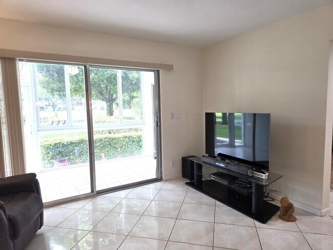 Building Photo - 3403 Bimini Ln