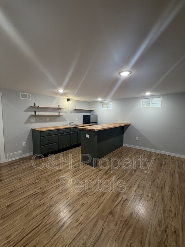 Building Photo - 915 Avenue F