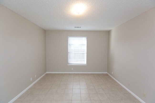 Building Photo - 1628 War Horse Ln