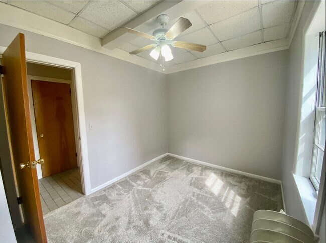 Building Photo - 1 bed/1 bath in Heritage Hill ( first floor)
