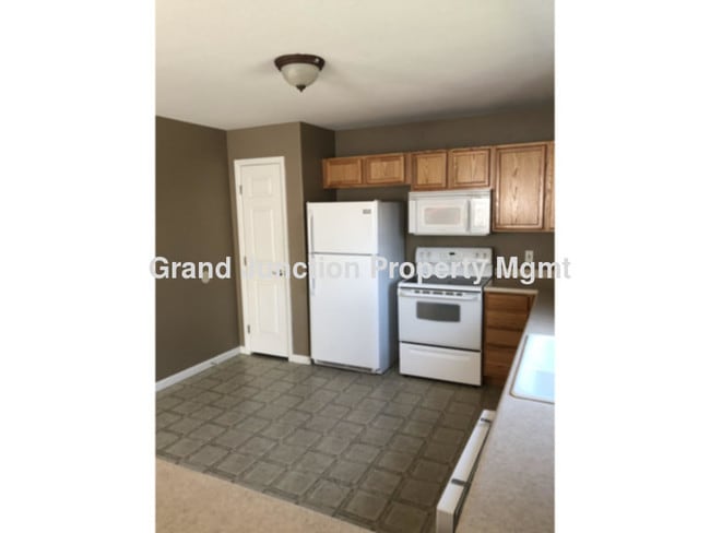 Building Photo - CUTE 3 BED, 2 BATH HOUSE LARGE