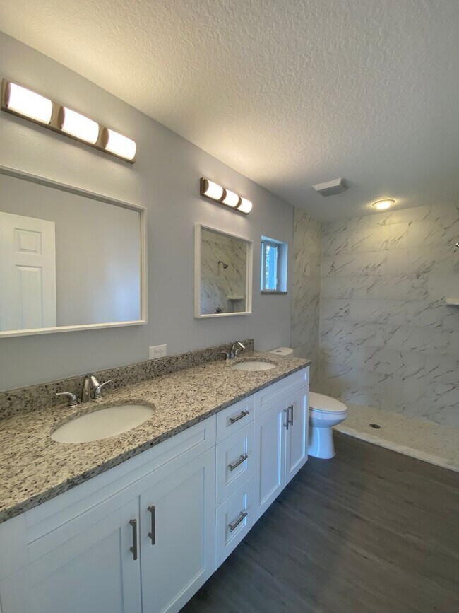 Building Photo - Desirable SW Ocala Neighborhood 3/2/2 **WON'T LAST**