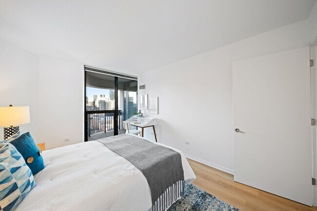 Building Photo - 400 N La Salle Dr