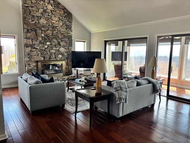 Building Photo - 1403 Fleetwood Plaza