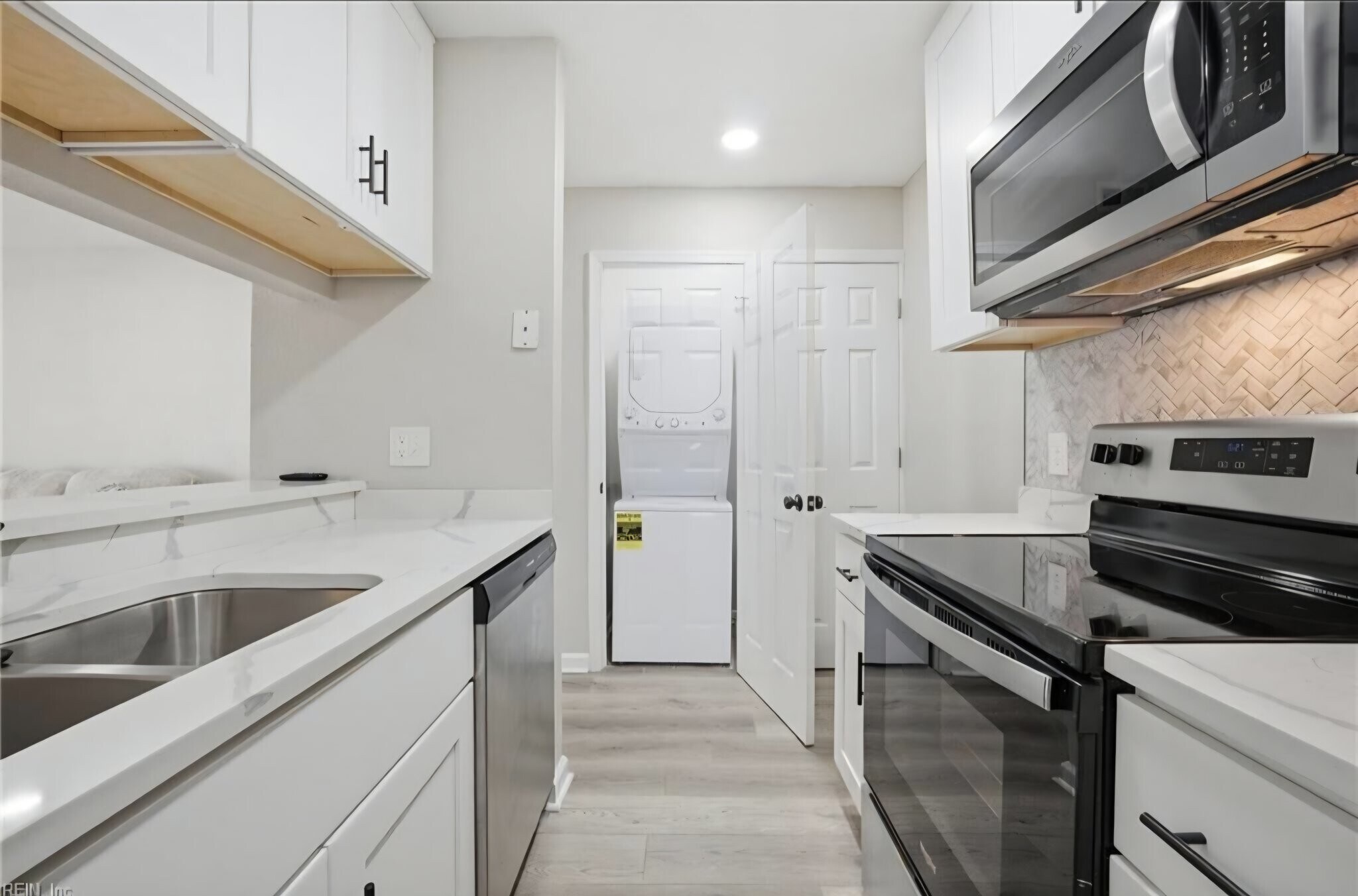 Building Photo - 513 Peak Ct