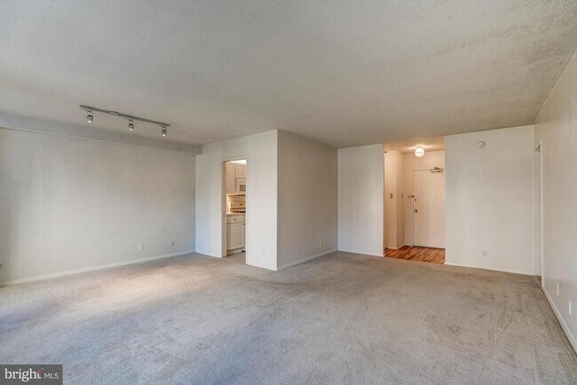 Building Photo - 4515 Willard Ave