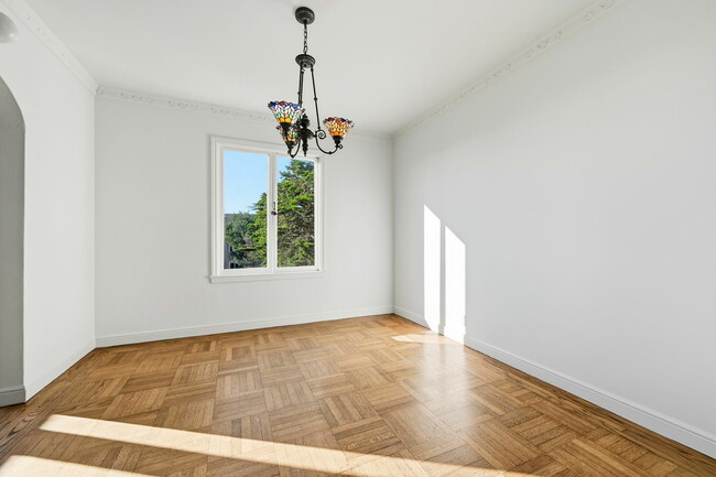 Building Photo - 685 47th Ave