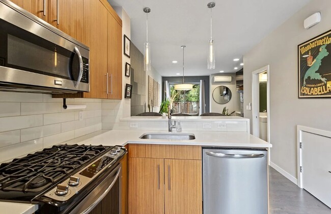 Building Photo - Dual Masters! Stunning Modern End-Unit Townhome in Buckman Bright, Airy & Designed for Comfort