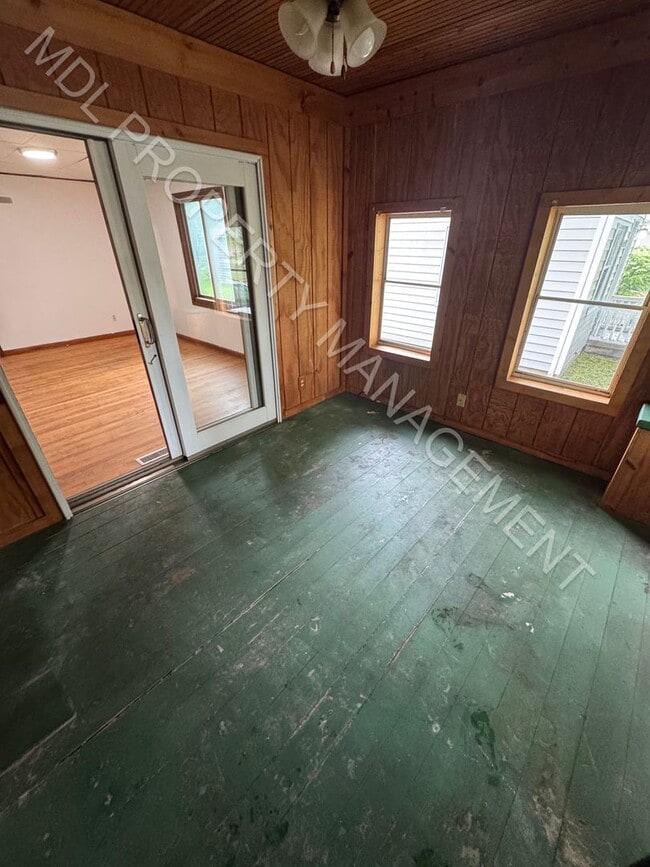 Building Photo - 3 Bedroom 1 Bathroom Home