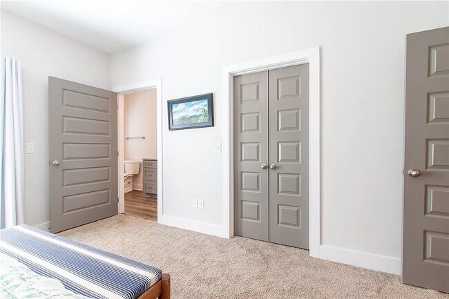 Building Photo - 1156 Burrow Cir