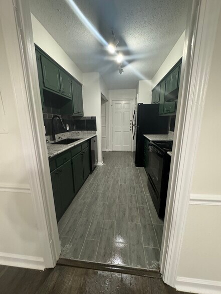 Building Photo - 146 Rue Fontaine