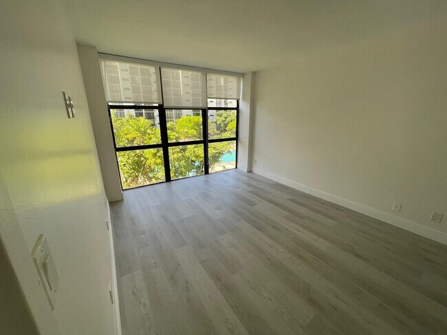 Building Photo - 17011 N Bay Rd