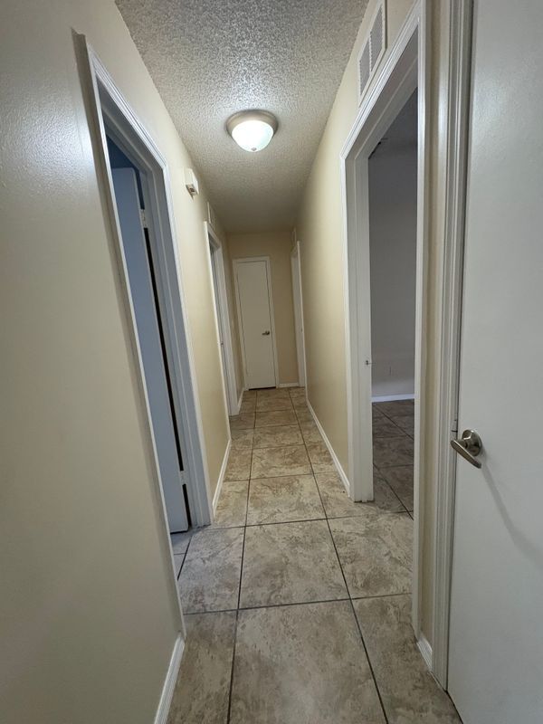 Building Photo - 914 Osceola Trail