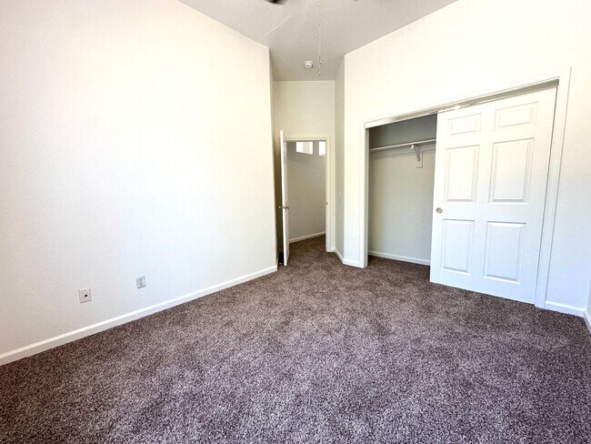 Building Photo - 3545 Laguna Ct
