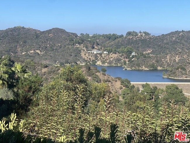 Building Photo - 1743 Stone Canyon Rd