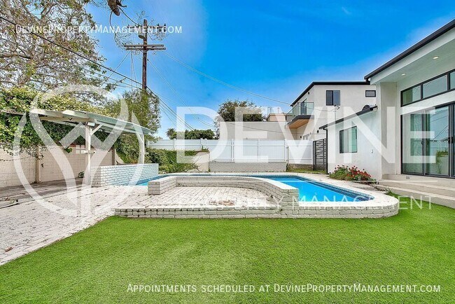 Building Photo - 3026 Greenfield Ave