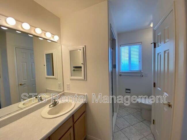 Building Photo - 2215 Chandler Dr