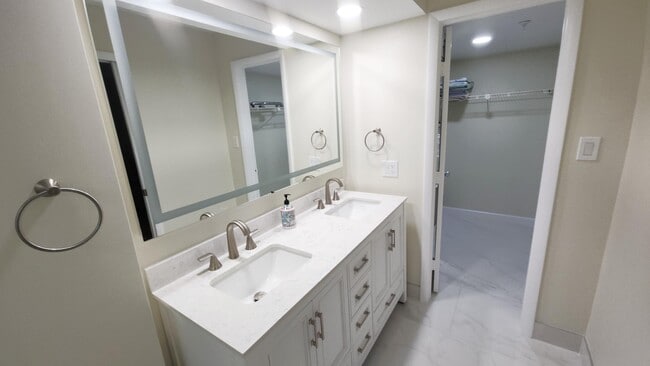 Building Photo - 1915 Lavers Cir