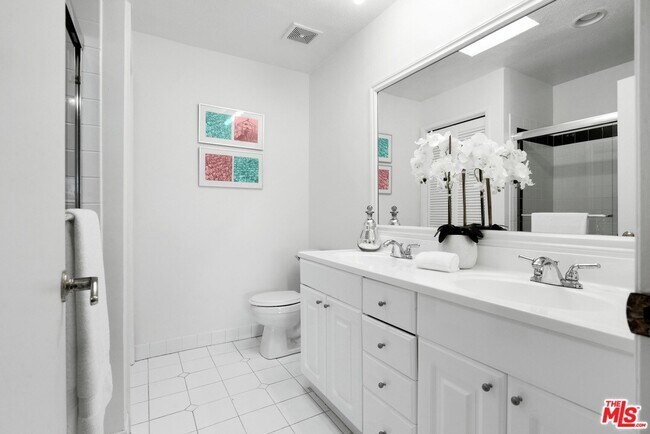 Master Bathroom - 1217 20th St