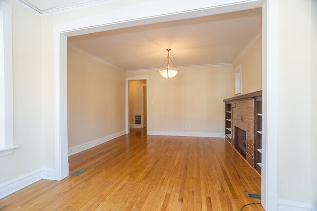 Building Photo - 3033 W Gunnison St