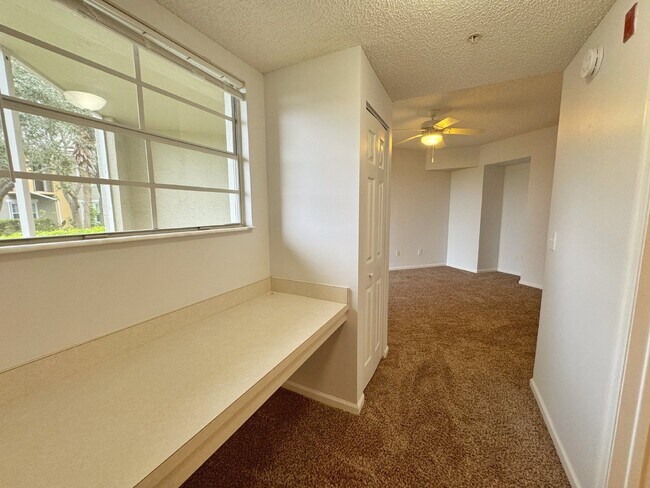 Building Photo - Las Palmas, one-bedroom first floor condo with garage!