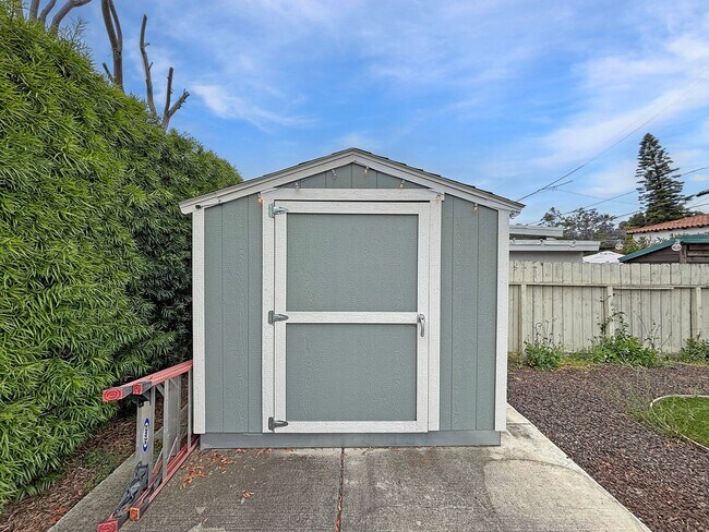 Building Photo - Stunning 3BD/1.5BA Home in North Park W/ W...