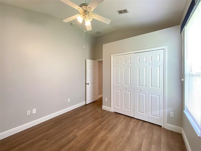 Building Photo - 3018 Lakewood Pointe Dr