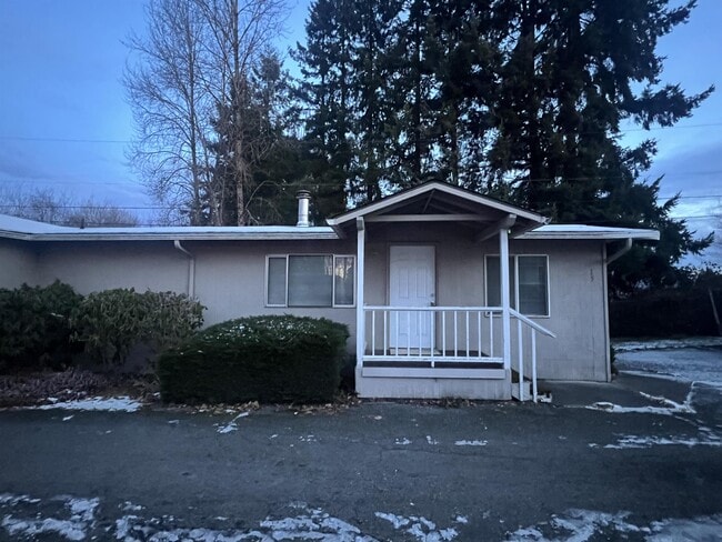 Building Photo - 100 S Davies Rd