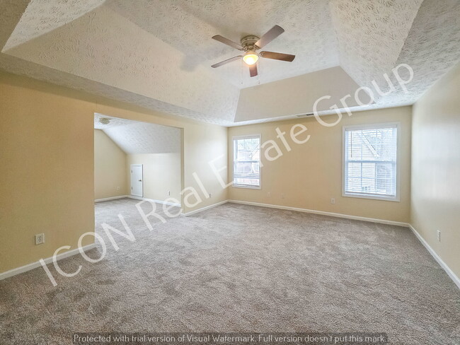 Building Photo - 4/2.5 home in a swim/tennis community