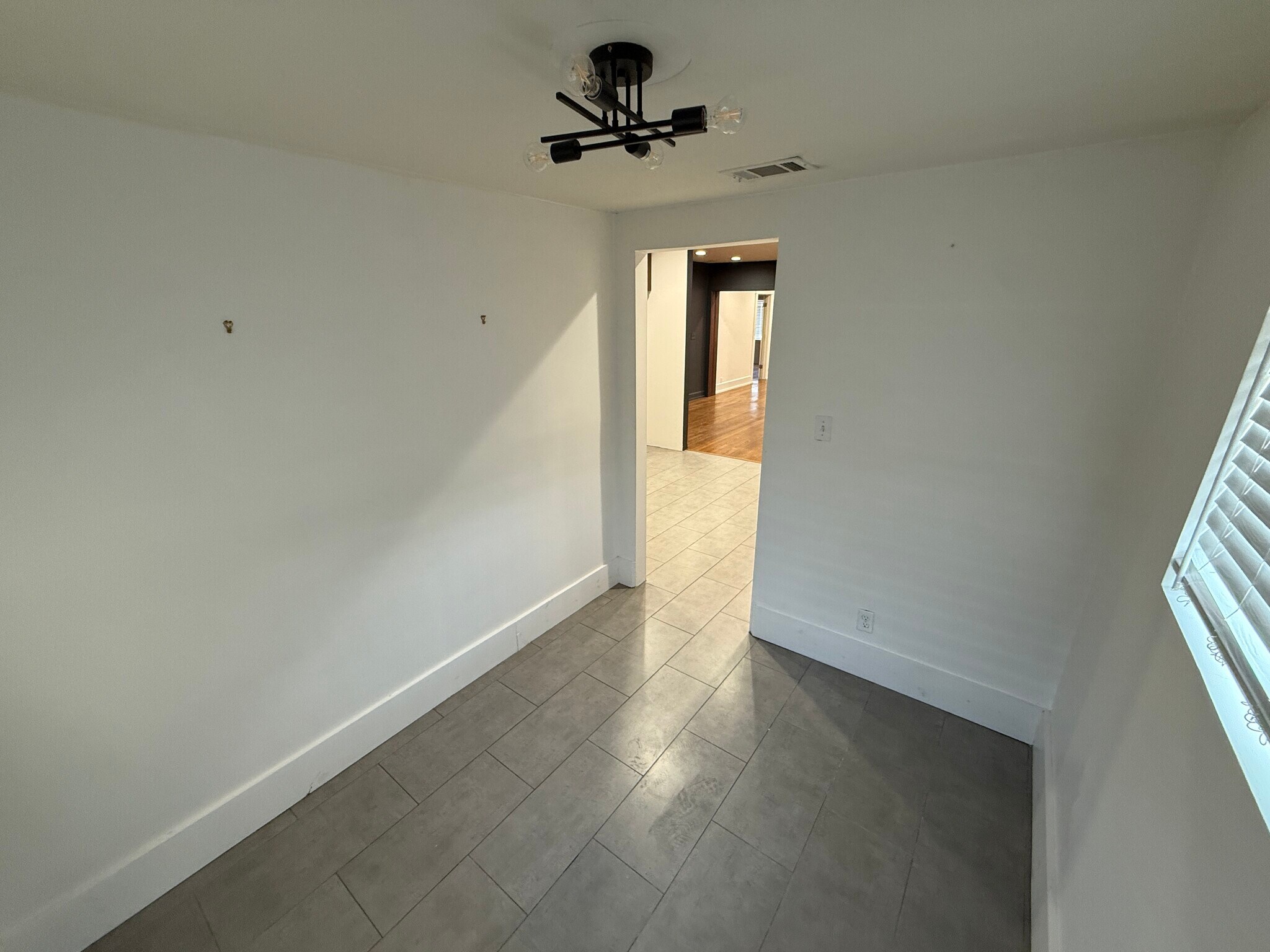 Building Photo - 1493 W 47th St