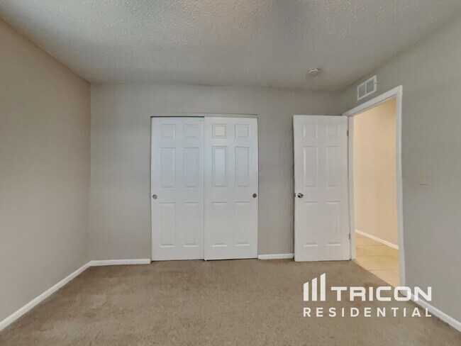 Building Photo - 10951 110th Ave N