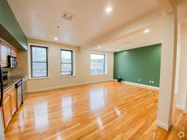 Building Photo - 1014 Bennington St