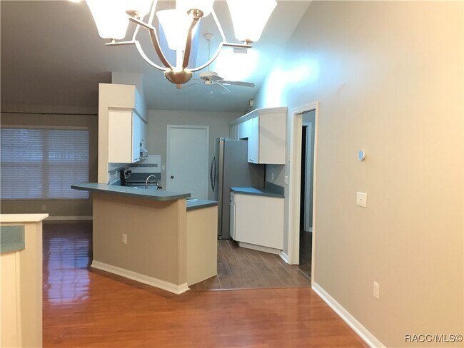 Building Photo - 2595 N Brentwood Cir