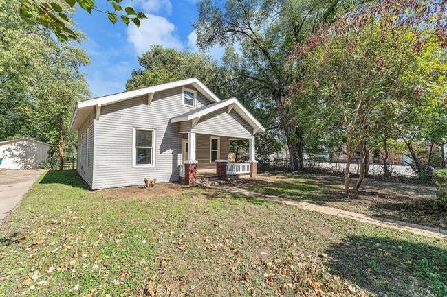 Building Photo - 3 Bed | 1 Bath | Loft | FULLY Remodeled | Springfield MO | PETS WELCOME!