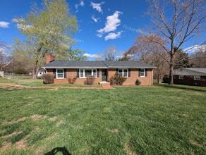 Building Photo - 1620 Riverside Dr