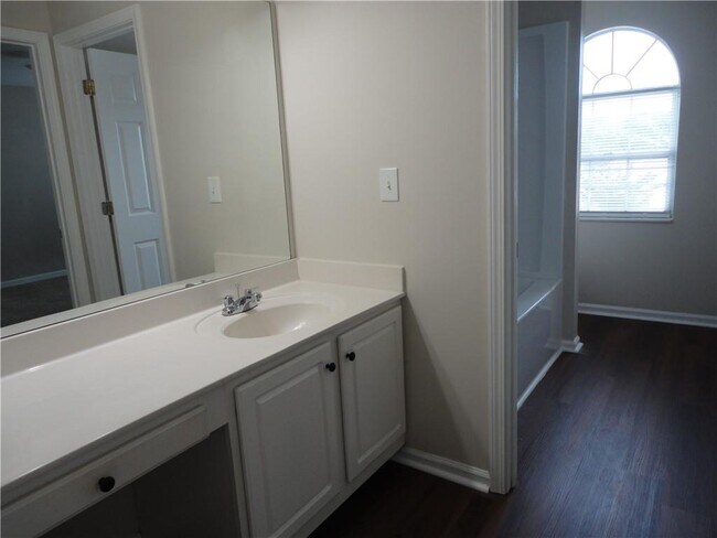 Building Photo - 1715 Crestwell Ln SW