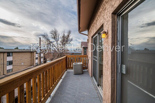 Building Photo - 865 S Quebec St