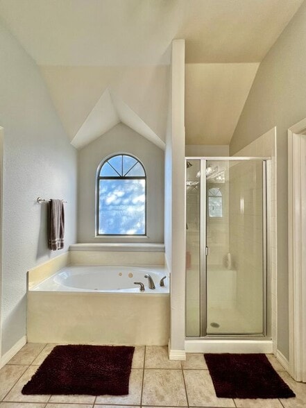 Building Photo - 9220 Edgemont Dr