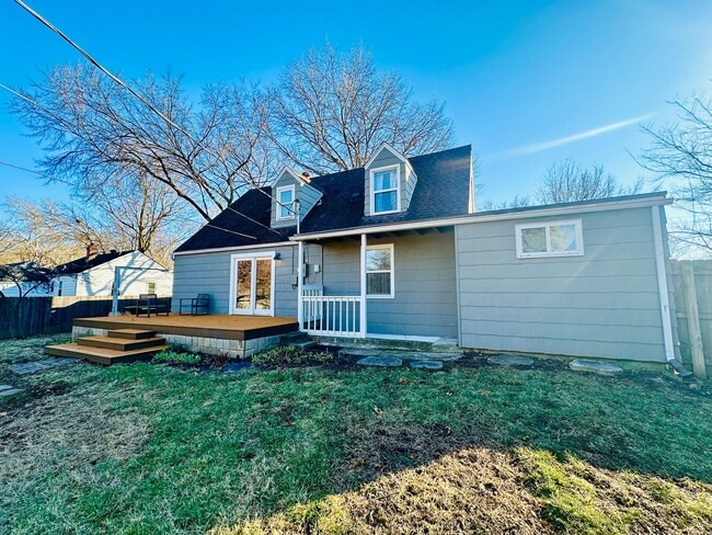 Building Photo - {8520} Charming Four Bedroom in Fantastic Location + Two Main Floor Bedrooms + Hardwood Floors + ...