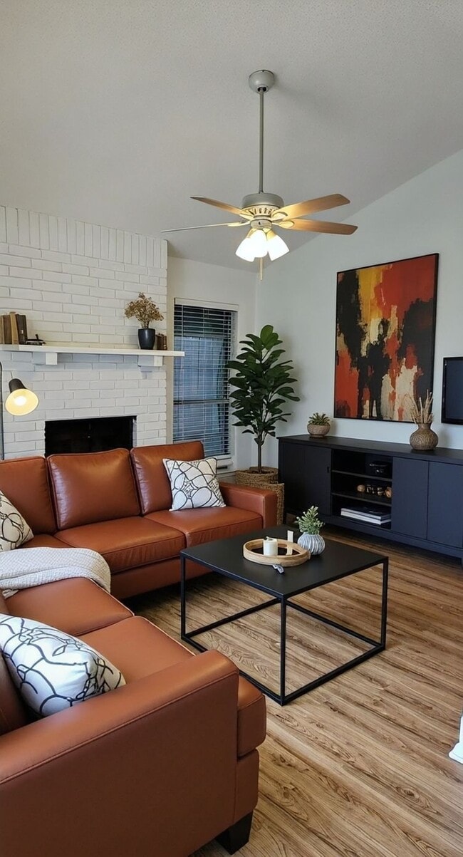 Building Photo - 1114 Royal Crest Dr