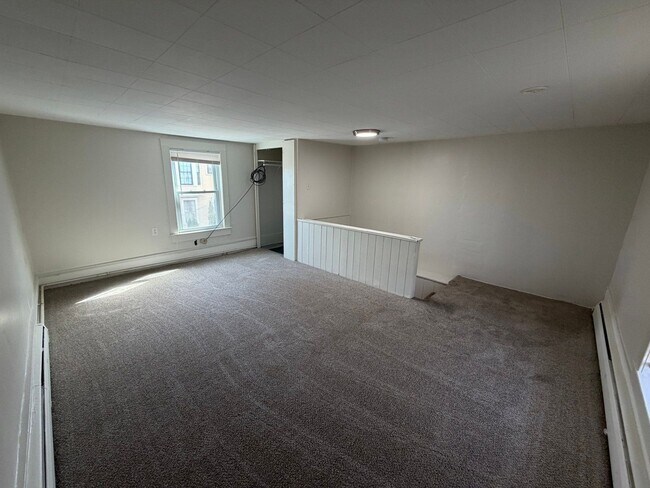 Building Photo - 88 N State St