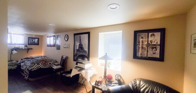 Building Photo - Pre-Leasing for August - 8Bed/2Bath House