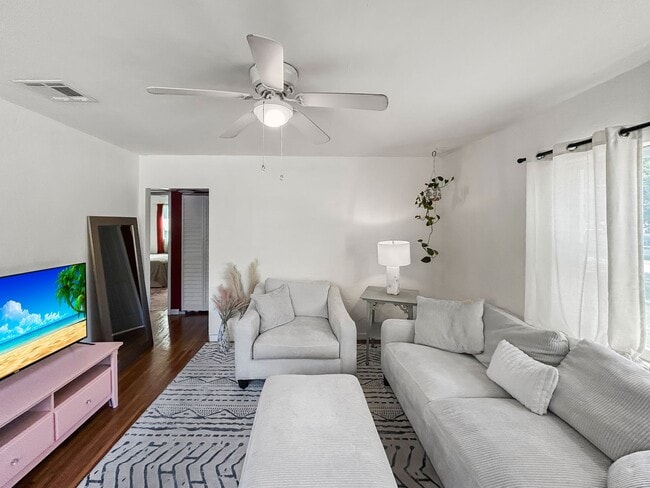 Building Photo - Fully Updated and Move-In Ready St. Pete Home – Minutes to Downtown & Beach - 2bed | 1bath