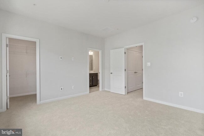 Building Photo - 12606 BRANCH HOLLOW Ln